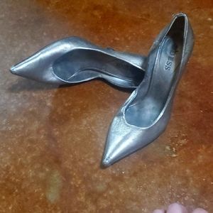 🪩 DISCO DEALS GUESS 5.5 gunmetal pumps